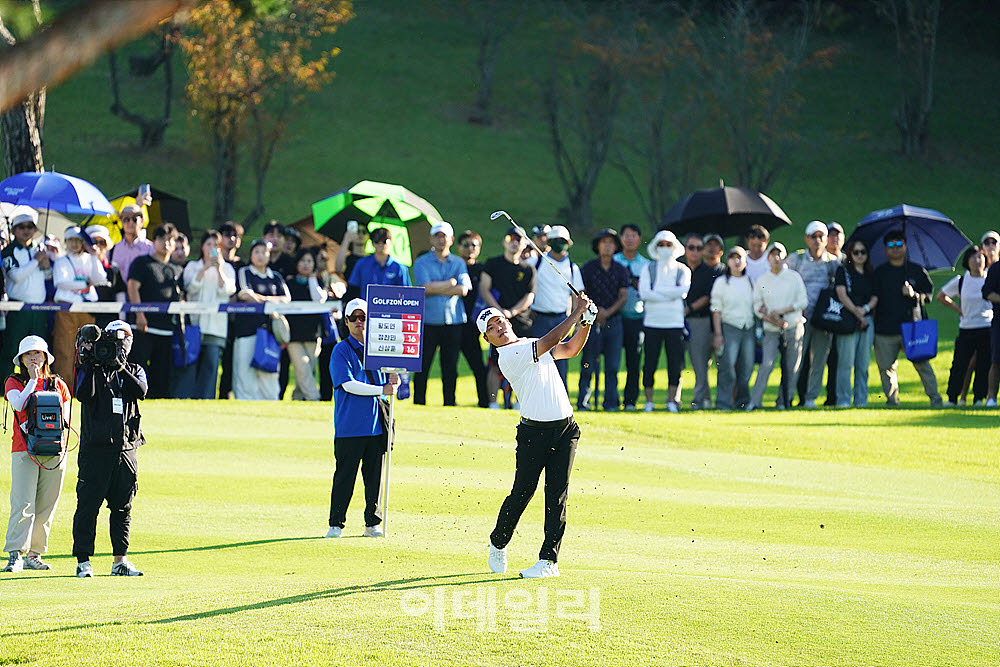 [포토] 신상훈, 마지막 그린에 올리는 샷
