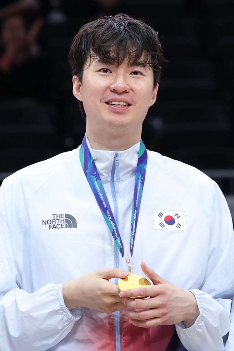 이현중의 금빛 미소.(사진=연합뉴스)