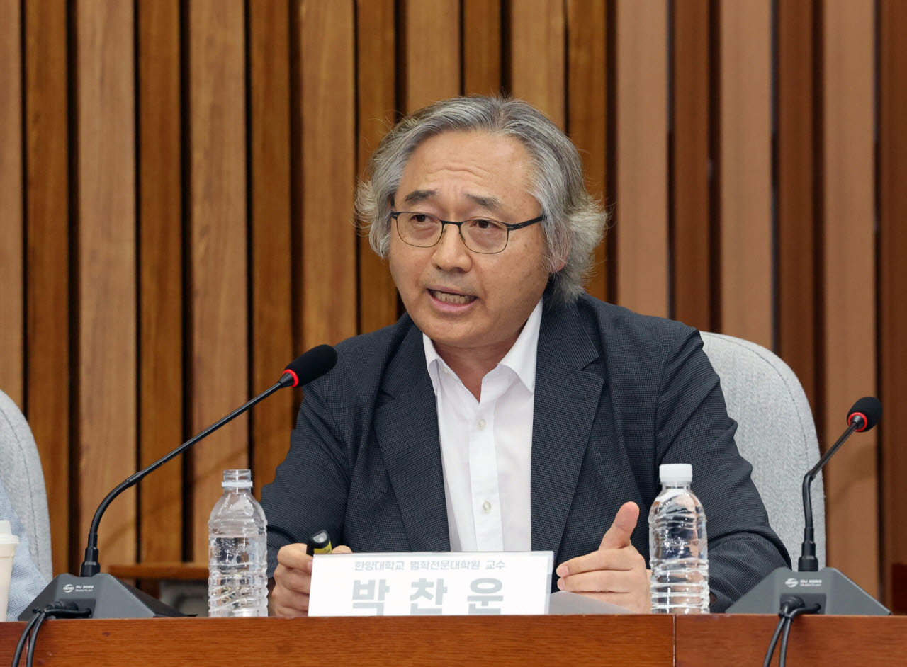 발언하는 박찬운 한양대 법학전문대학원 교수(사진=뉴시스)