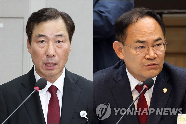 윤재순 전 대통령실 총무비서관(왼쪽)과 임종득 국민의힘 의원. (사진=연합뉴스)