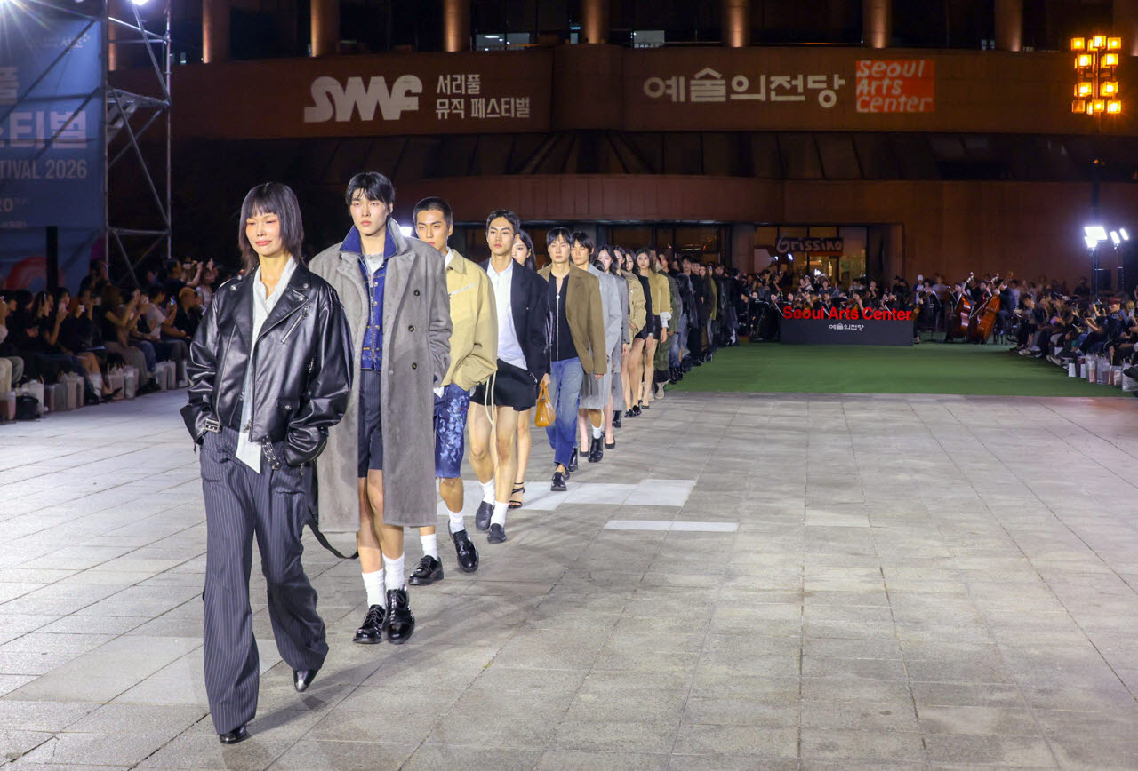 서초구와 예술의전당, ESteem이 협업한 '연주와 패션이 어우러진 특별한 야외 패션쇼'가 18일 예술의전당에서 열렸다. (사진=서초구)