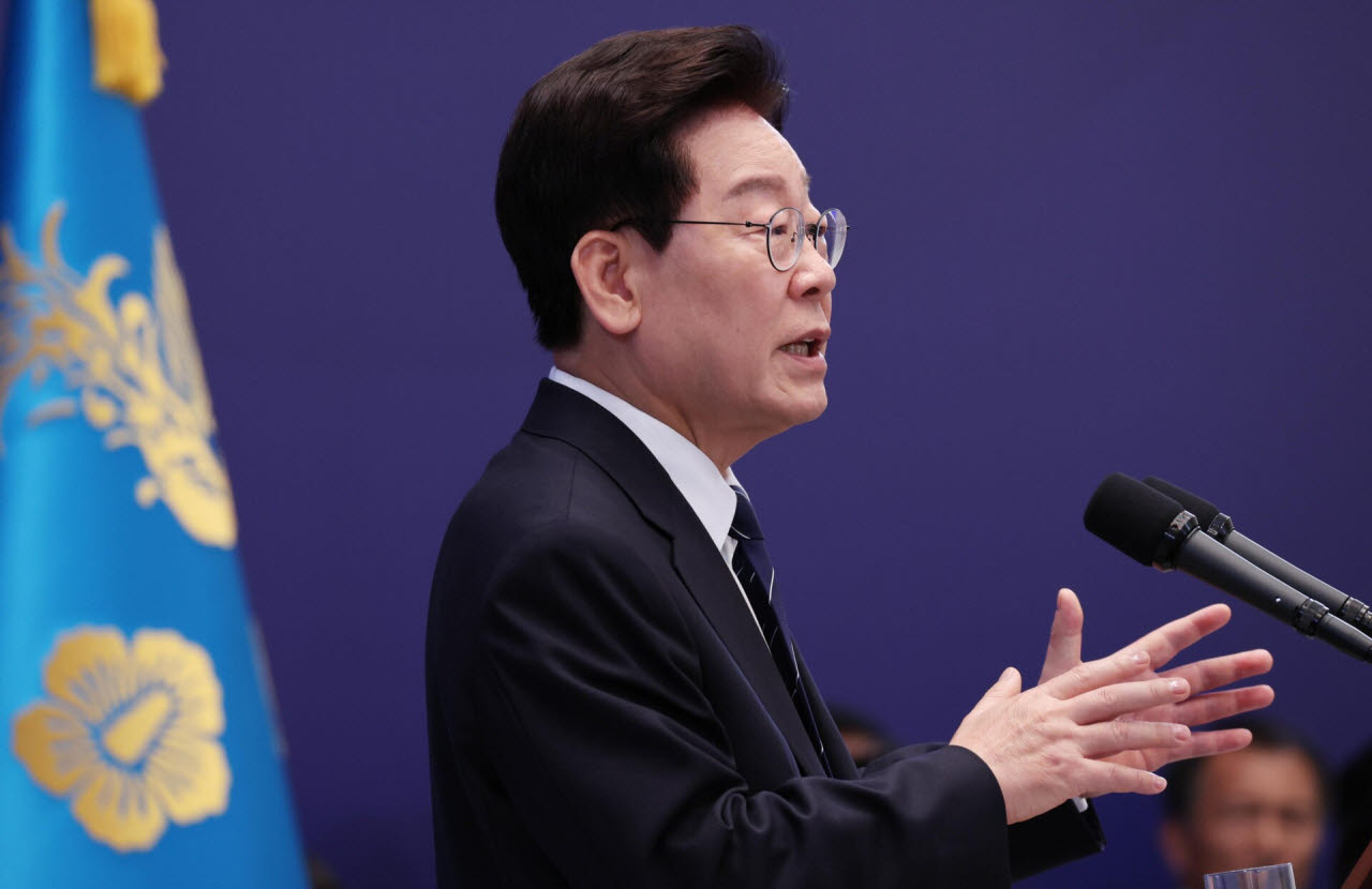 이재명 대통령이 18일 청와대 영빈관에서 열린 기자회견 '국민의 뜻, 국민의 삶 더 살피겠습니다'에서 질문에 답변하고 있다. (사진=뉴시스)