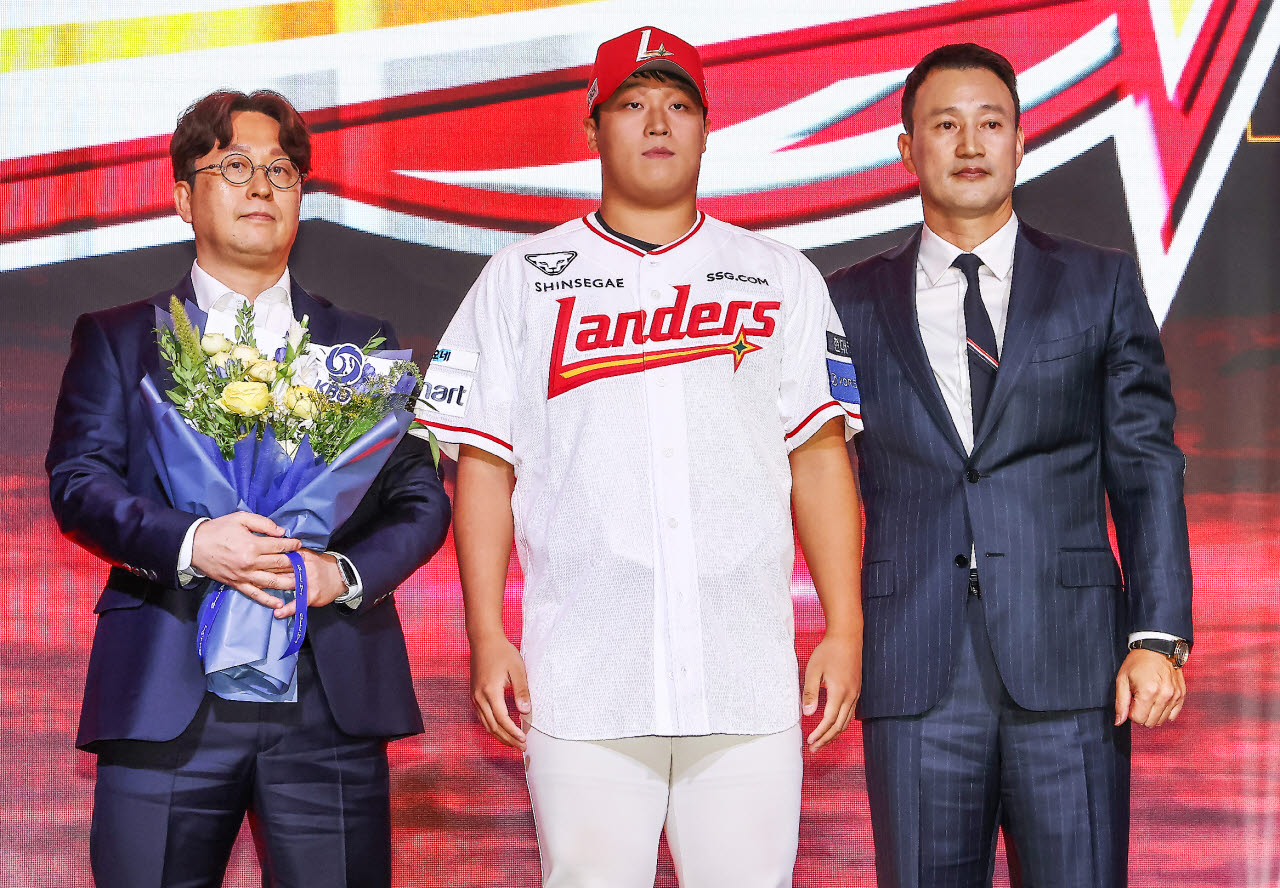 SSG랜더스에 1라운드 지명된 마산고 좌완투수 이윤성. 사진=SSG랜더스