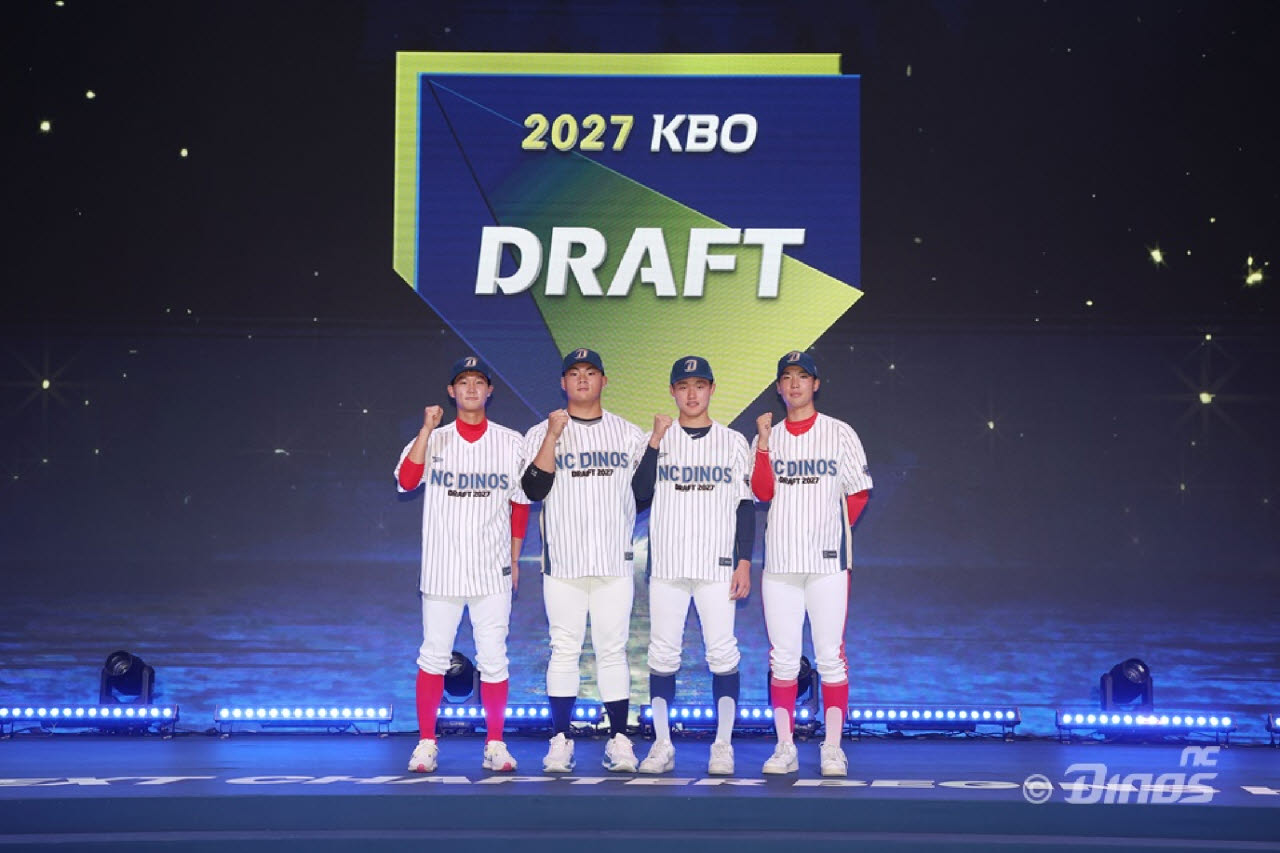 2027 KBO 신인 드래프트 NC다이노스 지명 선수들이 함께 포즈를 취하고 있다. 왼쪽부터 우주로, 황성현, 박보승, 강인규. 사진=NC다이노스