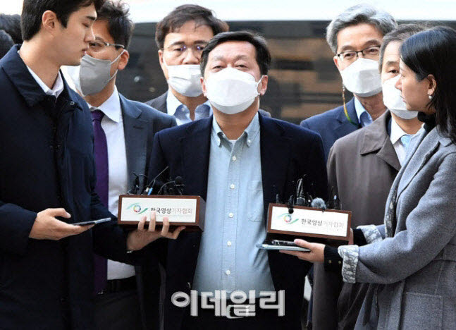 정진상 전 더불어민주당 대표실 정무조정실장이 서울 서초구 서울중앙지법에서 열린 영장실질심사에 출석하고 있다. (사진=노진환 기자)