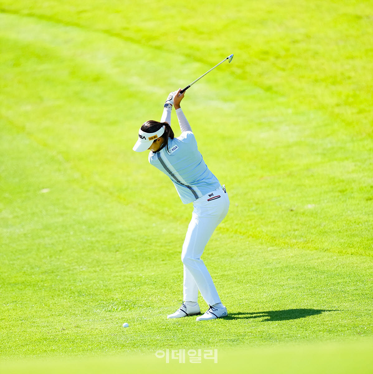 [이데일리 골프IN(대부도)=조원범 기자]20일 경기도 안산에 위치한 더헤븐 컨트리클럽(파72ㅣ6,819야드)에서 ‘하나금융그룹 챔피언십’(총상금 15억 원 우승상금 2억 7천만 원)최종라운드가 열린 가운데 국가대표 양윤서가 1번홀에서 경기를 치르고 있다.