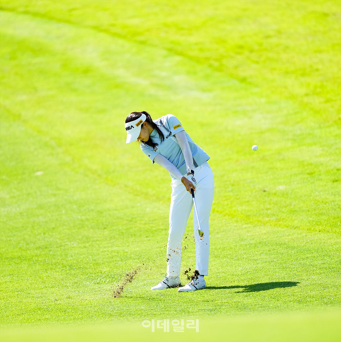 [이데일리 골프IN(대부도)=조원범 기자]20일 경기도 안산에 위치한 더헤븐 컨트리클럽(파72ㅣ6,819야드)에서 ‘하나금융그룹 챔피언십’(총상금 15억 원 우승상금 2억 7천만 원)최종라운드가 열린 가운데 국가대표 양윤서가 1번홀에서 경기를 치르고 있다.