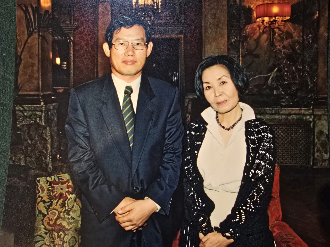 김언호 대표(왼쪽)와 '로마인 이야기'의 작가 시오노 나나미(사진=한길사)