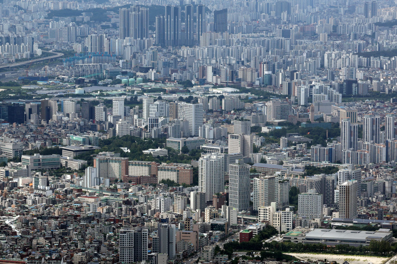 서울 송파구 롯데월드타워 전망대 서울스카이에서 바라본 서울 시내 아파트 및 빌라단지의 모습. (사진= 연합뉴스)