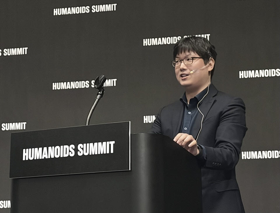 송창종 과기정통부 디바이스AX혁신팀장이 22일 서울 코엑스에서 열린 ‘휴머노이드 서밋 서울 2026’에서 발표하고 있다. (사진=신영빈 기자)