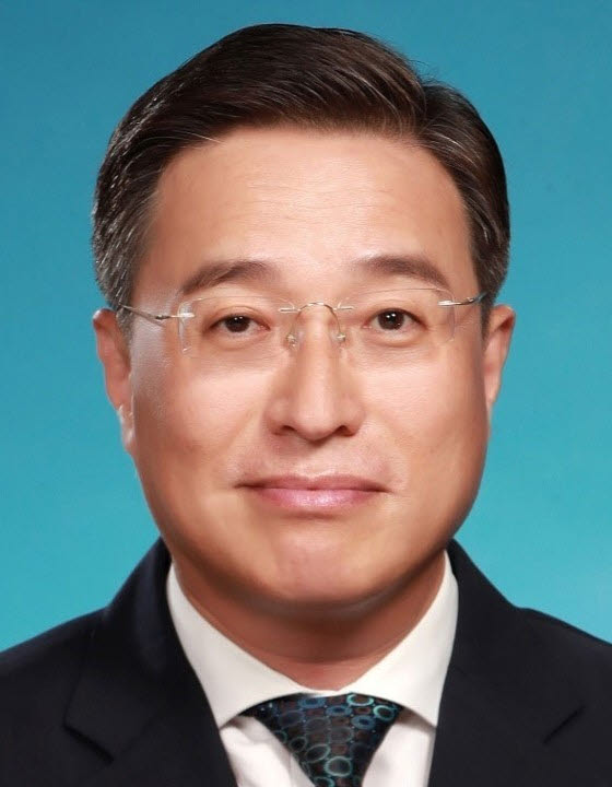 이정현 수원고검장이 공석인 검찰총장의 직무를 대행할 신임 대검찰청 차장검사로 임명됐다. 법무부는 