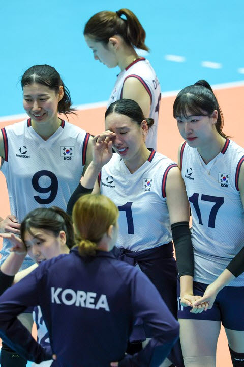 22일 일본 아이치현 파크 아레나 고마키에서 열린 2026 아이치·나고야 아시안게임 여자 배구 대한민국과 태국의 동메달 결정전. 세트점수 0-3으로 패하며 메달 획득에 실패한 대한민국 대표팀 이예림이 눈물을 흘리고 있다. 사진=연합뉴스