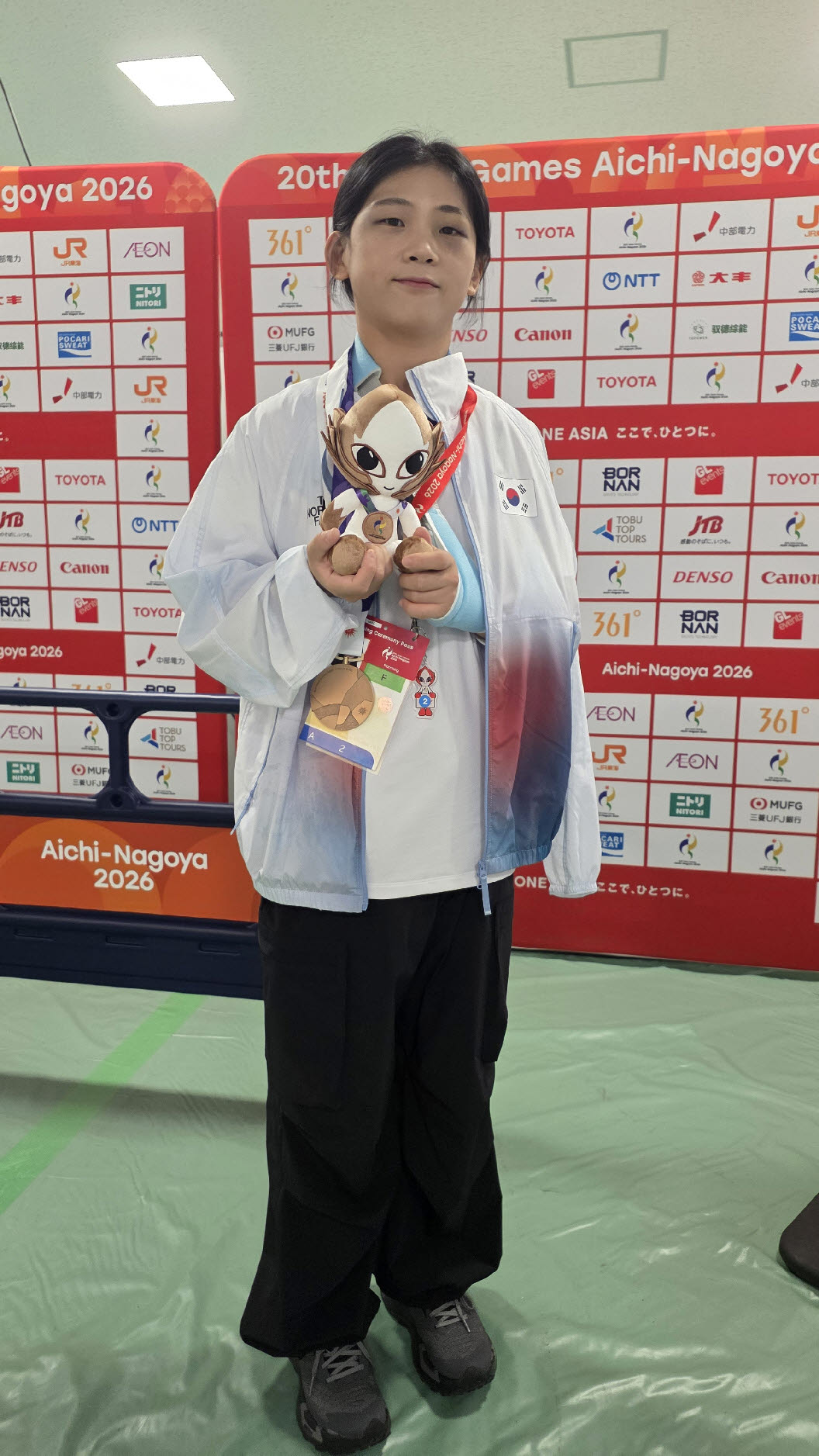 쇄골이 부러지고 눈에 멍이 드는 부상 속에서도 대한민국의 아시안게임 MMA 첫 메달리스트가 된 이보미. 사진=대한MMA연맹