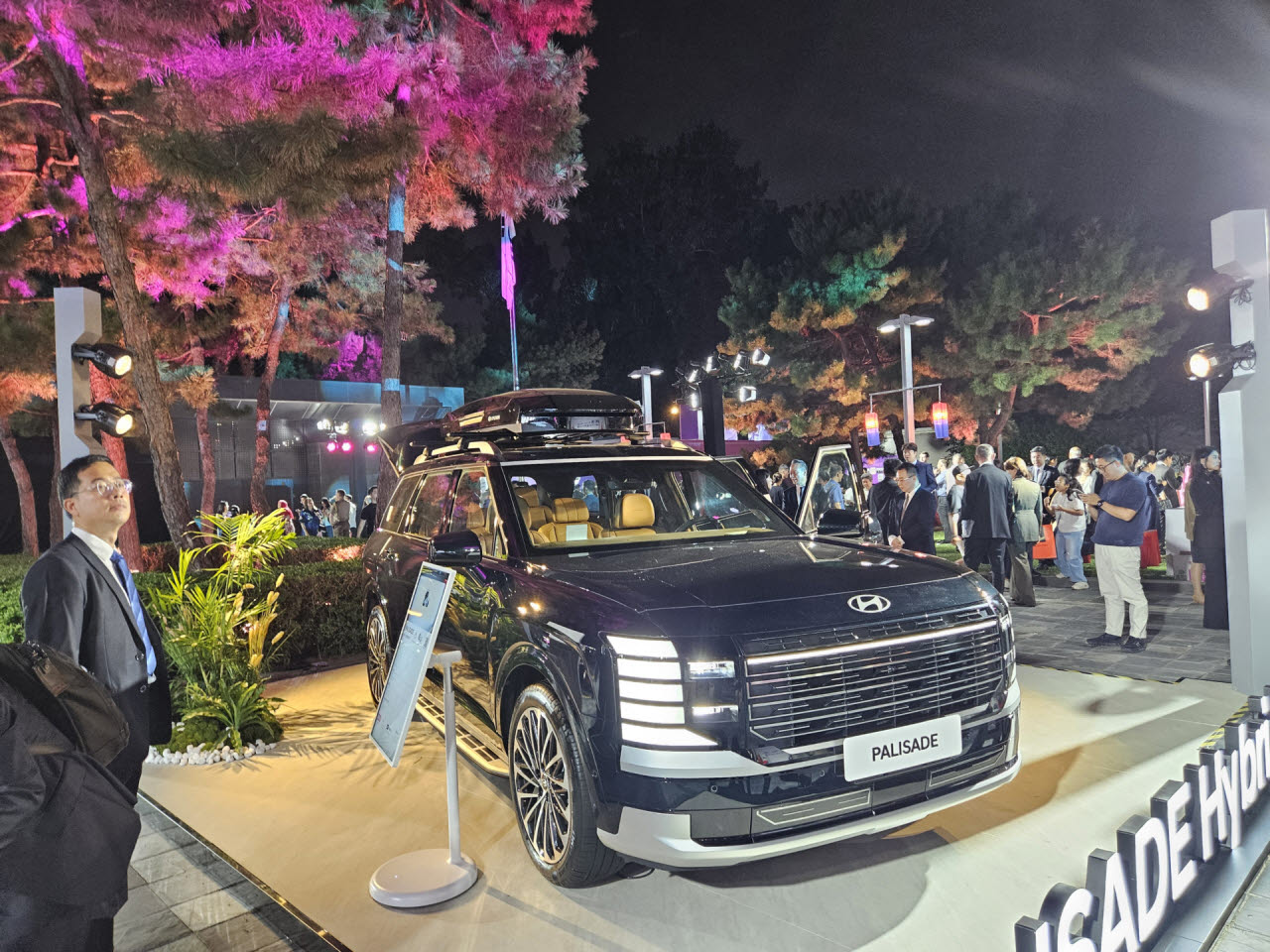 지난 22일 중국 베이징 주중대사관저에서 열린 ‘2026년 대한민국 제4358주년 개천절 및 제78주년 국군의 날 기념 리셉션’에 현대차의 자동차가 전시돼있다. (사진=이데일리 이명철 특파원)