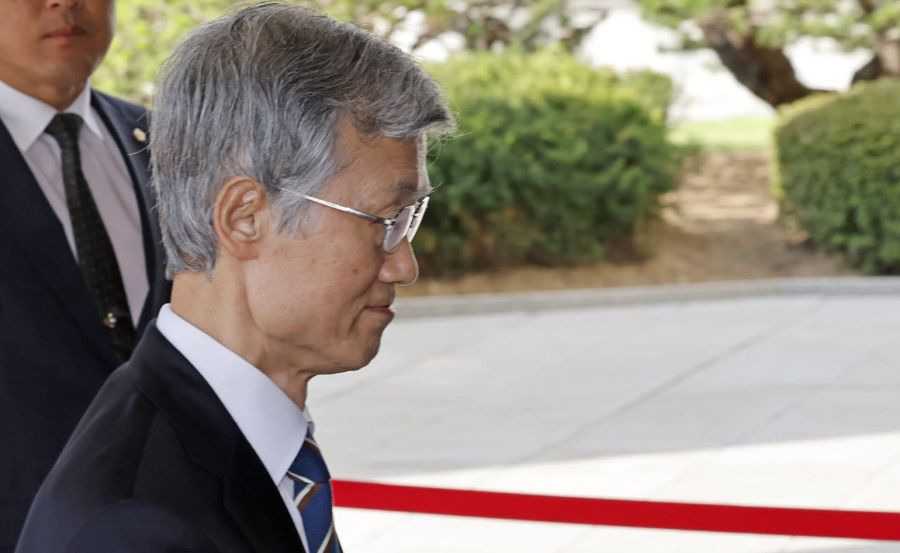 조희대 대법원장이 23일 오전 서울 서초구 대법원 청사로 출근하고 있다. (사진=뉴시스)