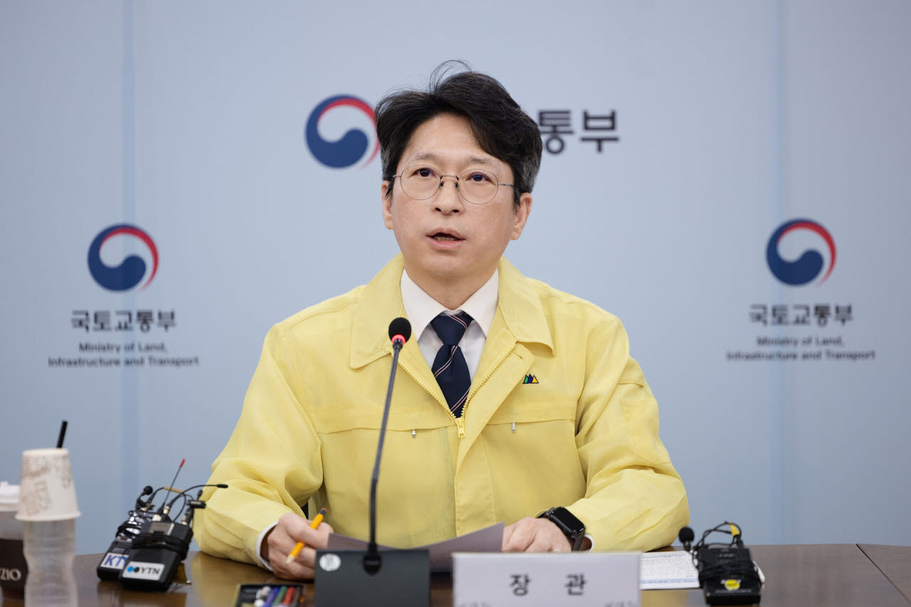 홍지선 신임 국토교통부 장관이 23일 정부세종청사에서 열린 추석 특별교통대책 준비점검회의에서 말하고 있다. (사진=국토교통부)