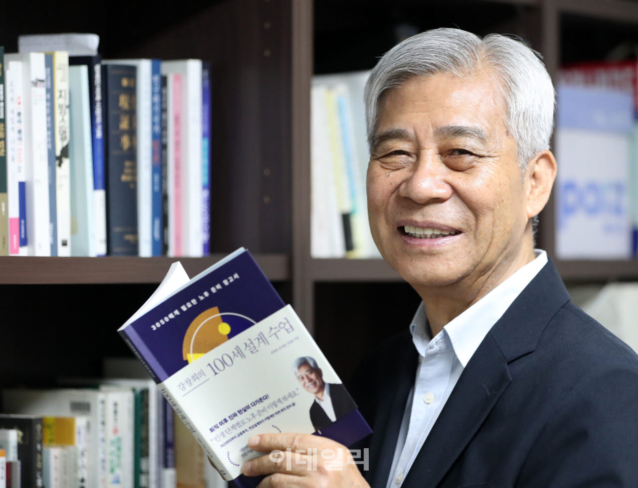 강창희 행복100세자산관리연구회 대표가 여의도 사무실에서 이데일리와 인터뷰를 하고 있다. (사진=김태형 기자)
