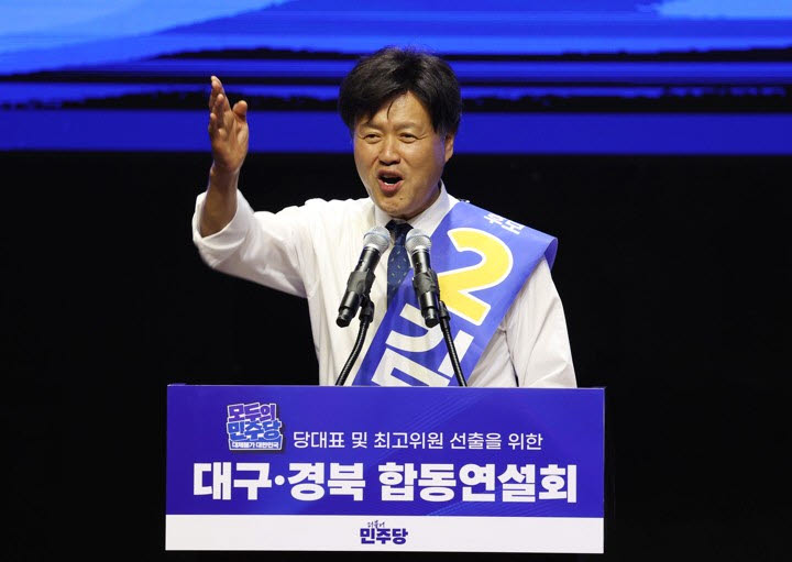 8월 9일 오후 대구 인터불고 엑스코 호텔에서 열린 더불어민주당 당 대표 및 최고위원 선출을 위한 대구·경북 합동연설회에서 김용 최고위원 후보가 연설하고 있다. (사진=연합뉴스)