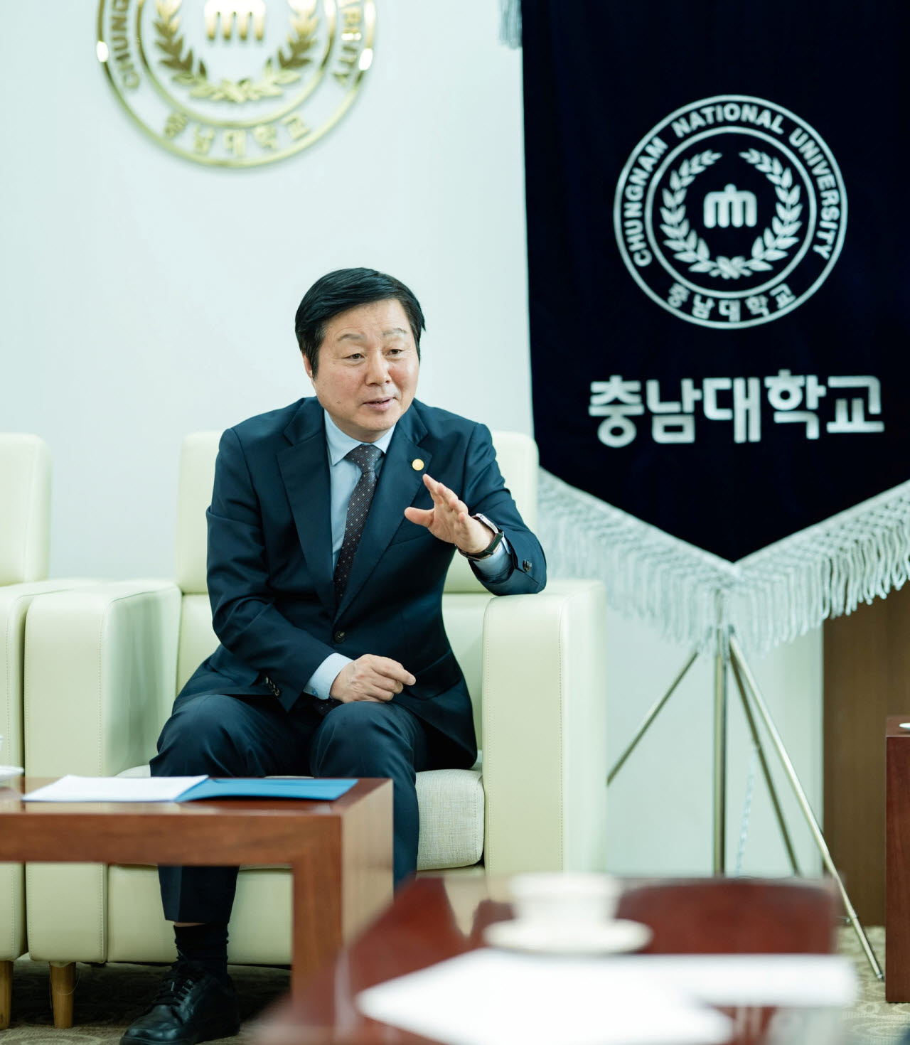 김정겸 충남대 총장이 대학본부 총장실에서 이데일리와 인터뷰를 하고 있다. (사진=충남대)
