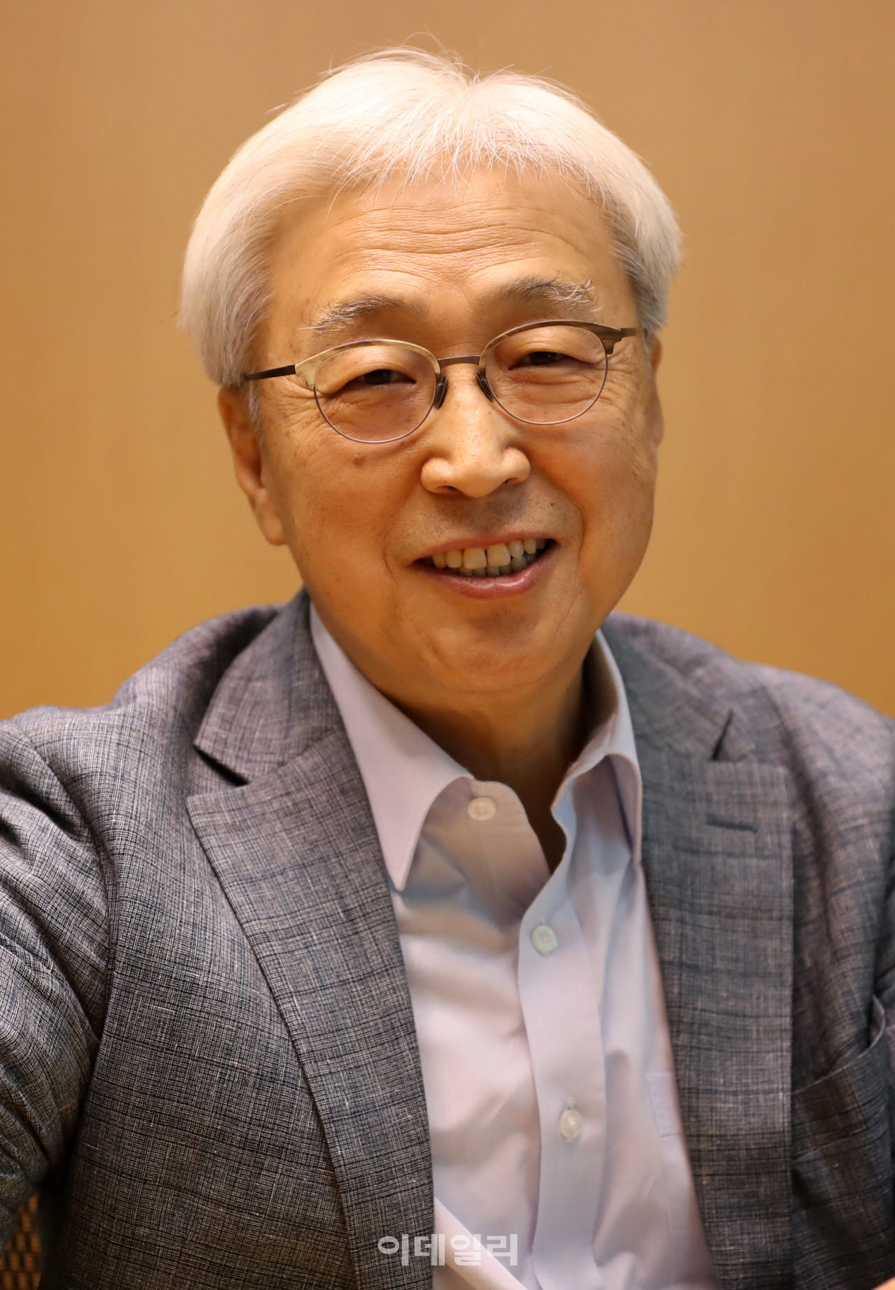 이 위원장은 사회공헌 사업 가운데 가장 보람 있었던 순간을 한 장의 사진처럼 떠올렸다. “중학생 때 드림클래스에서 공부했던 아이가 대학에 간 뒤 다시 선생님으로 돌아왔다. 후배들 앞에서 ‘나도 5년 전에는 너희처럼 여기 앉아 있었어’라고 하는데, 내가 백 번 설명하는 것보다 그 한마디가 훨씬 힘이 있었다. ‘저 선배도 여기서 시작했구나’ 하는 걸 아이들이 직접 보는 거다. 나중에는 드림클래스 출신 가운데 삼성전자 공채로 입사한 학생도 나왔다. 그게 나한테는 정말 보람 있는 일이었다.”(사진=김태형 기자)