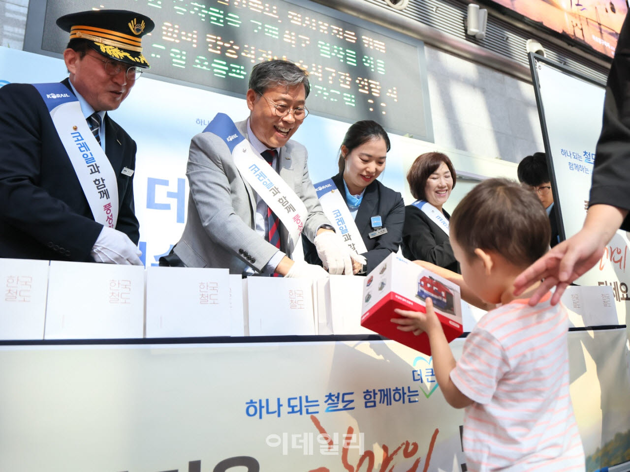 [포토]김태승 코레일 사장, 용산역서 귀성 인사
