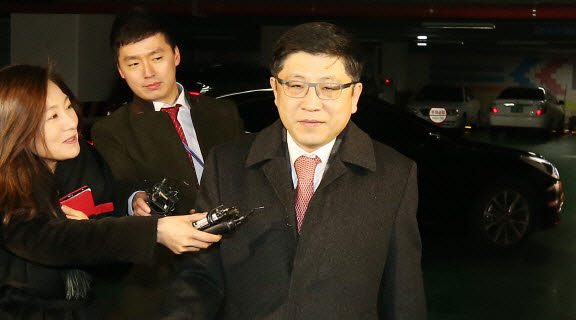 부패범죄특별수사단의 김기동 단장이 2016년 1월 13일 서울 서초구 서울고검으로 출근하고 있다. (사진=연합뉴스)
