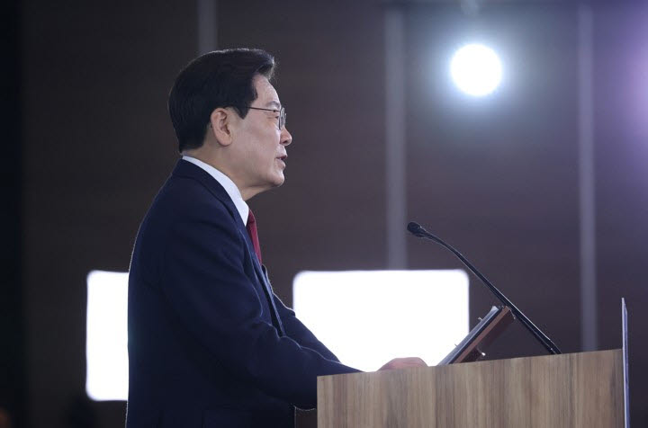이재명 대통령이 24일(현지시간) 멕시코 한 호텔에서 열린 동포 만찬간담회에서 인사말을 하고 있다. (사진=연합뉴스)