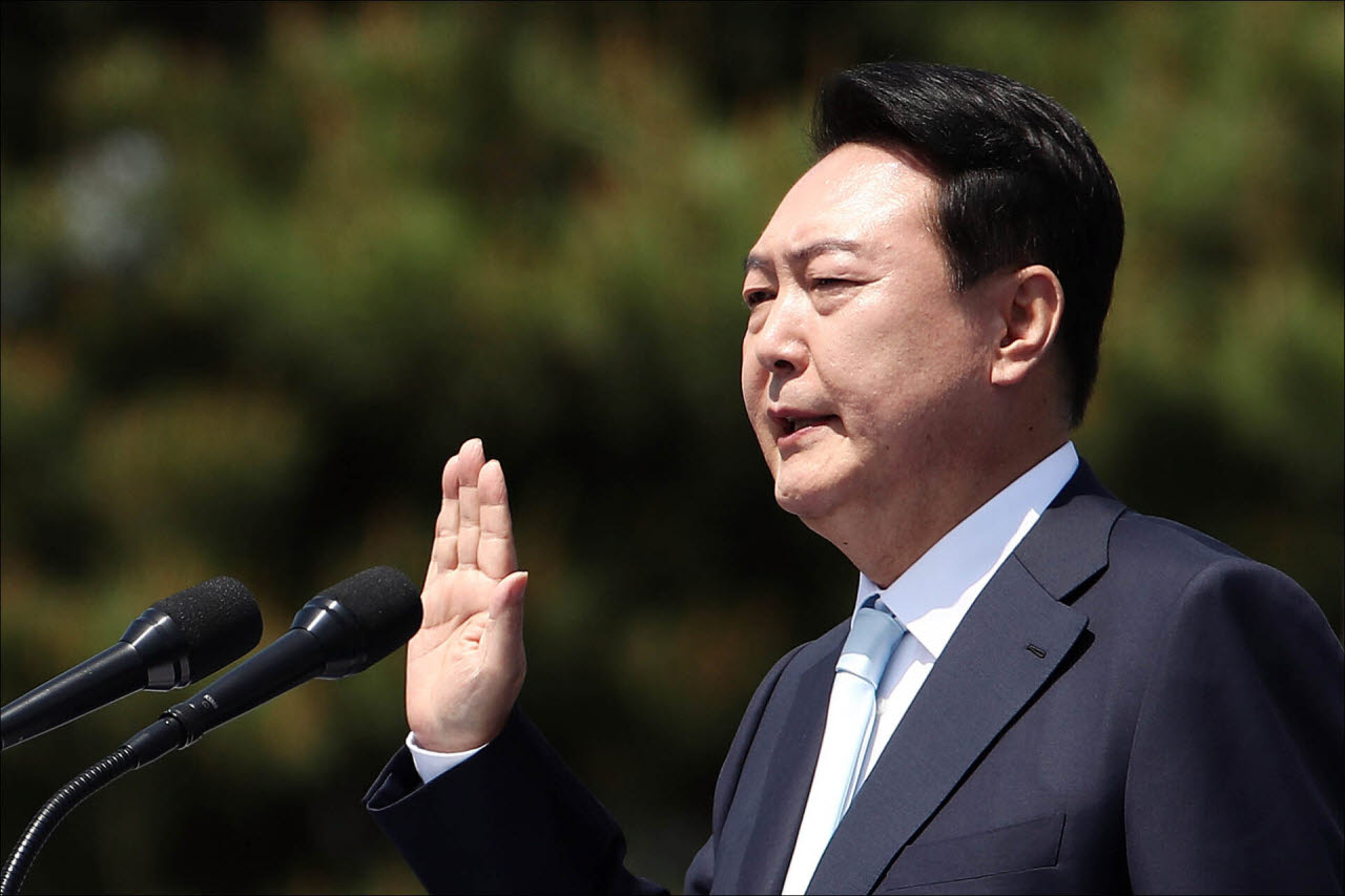 윤석열 대통령이 2022년 5월 10일 오전 서울 여의도 국회에서 열린 제20대 대통령 취임식에서 취임 선서를 하고 있다.(사진=뉴시스)