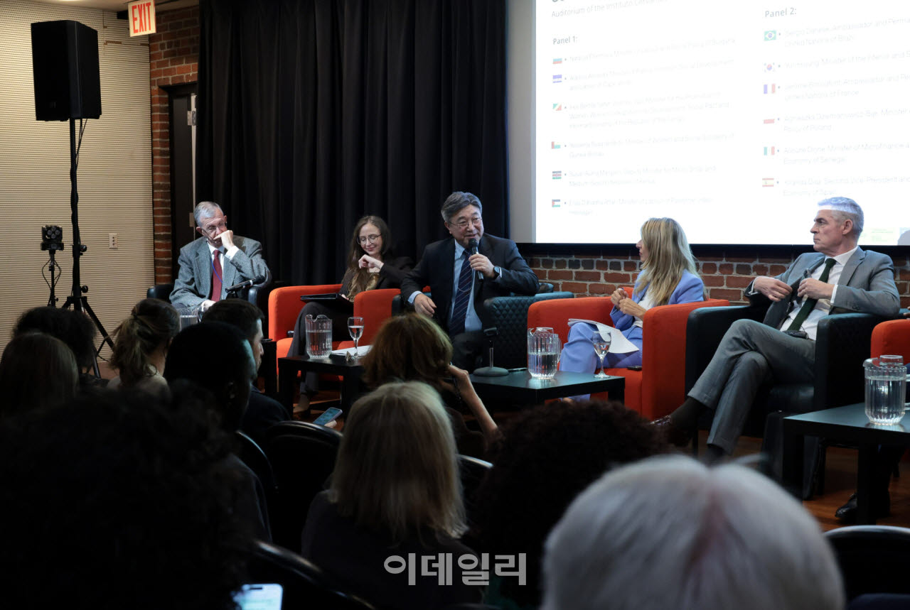 [포토]장관급 대화, '발언하는 윤호중 장관'
