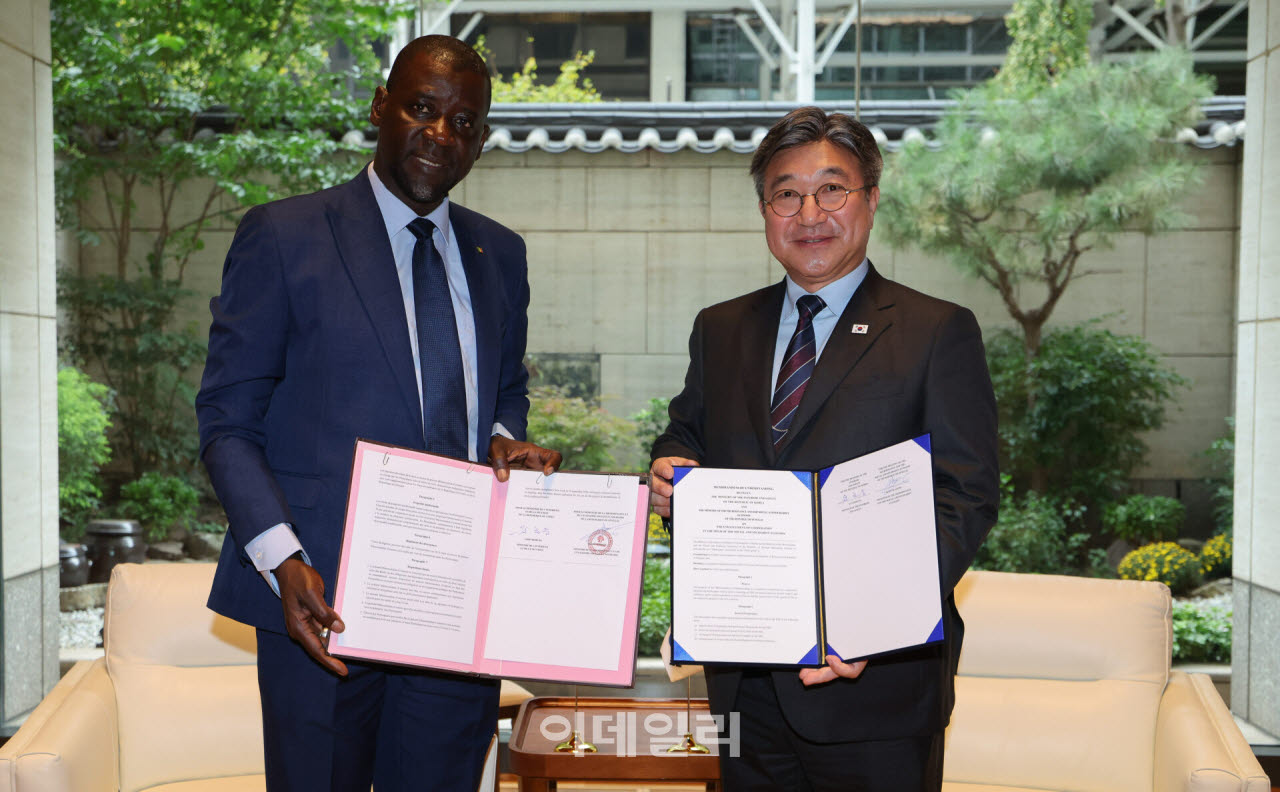 [포토]윤호중 장관, 세네갈 소규모금융·사회연대경제부 장관 양자회담