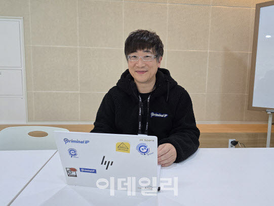강병탁 AI스페라 대표가 이데일리와 인터뷰를 하고 있다(사진=윤정훈 기자)