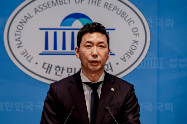 AI 석·박사 따도 갈 곳 없다…수백억 들였더니 벌어진 일