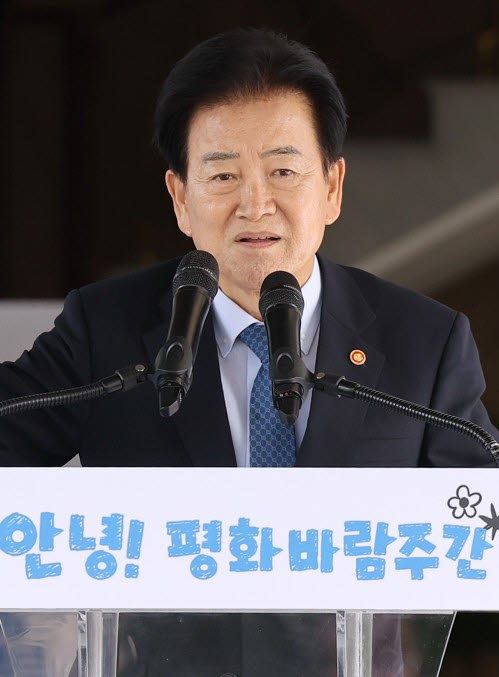 정동영 통일부 장관이 지난 11일 서울 종로구 남북회담본부 회담장에서 열린 '2026 평화바람주간 개막식'에서 환영사를 하고 있다.[연합뉴스 제공]