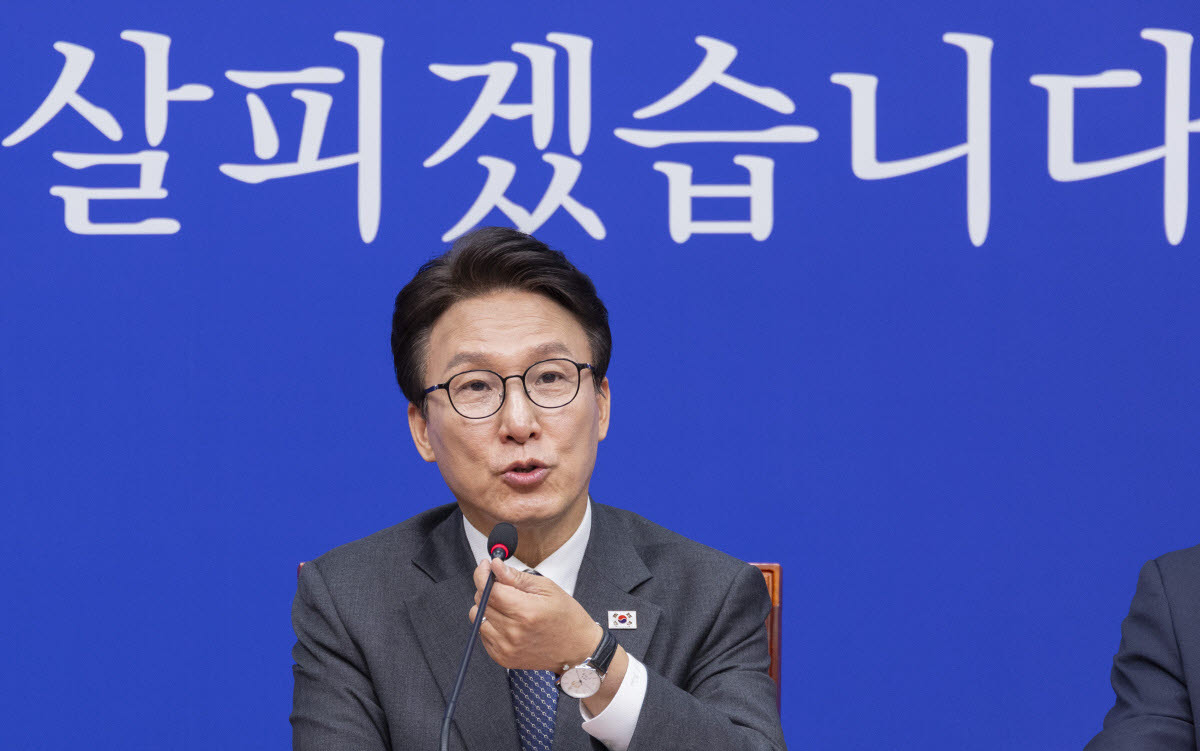 더불어민주당 김민석 대표가 23일 국회에서 열린 최고위원회의에서 발언하고 있다. (사진=연합뉴스)