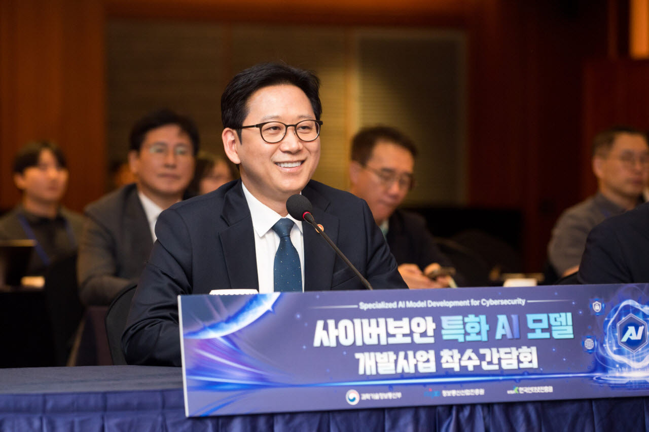배경훈 부총리 겸 과학기술정보통신부 장관이 22일 오후 서울 중구 롯데호텔에서 열린 '사이버보안 특화 AI모델 개발사업 착수간담회' 에서 발언하고 있다. (사진=과학기술정보통신부)
