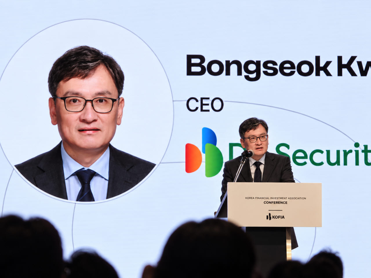 곽봉석 DB증권 대표가 28일 서울 여의도 콘래드에서 열린 이더리움 플래그십 콘퍼런스 '이더리움 코리아 원: 제네시스(Ethereum Korea One: Genesis)'에서 오프닝 발표를 하고 있다. (사진=서민지 기자)