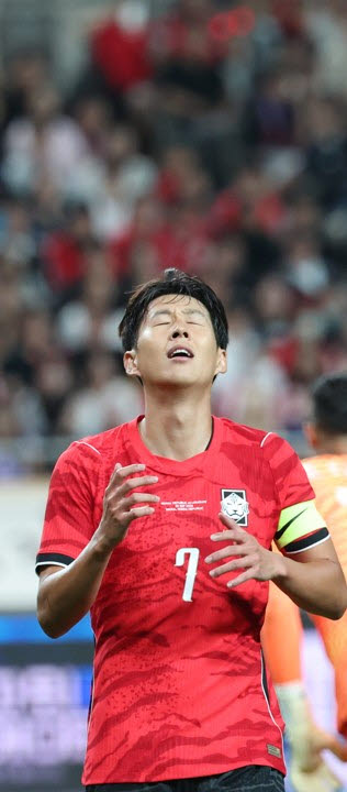 아쉬운 손흥민.(사진=연합뉴스)