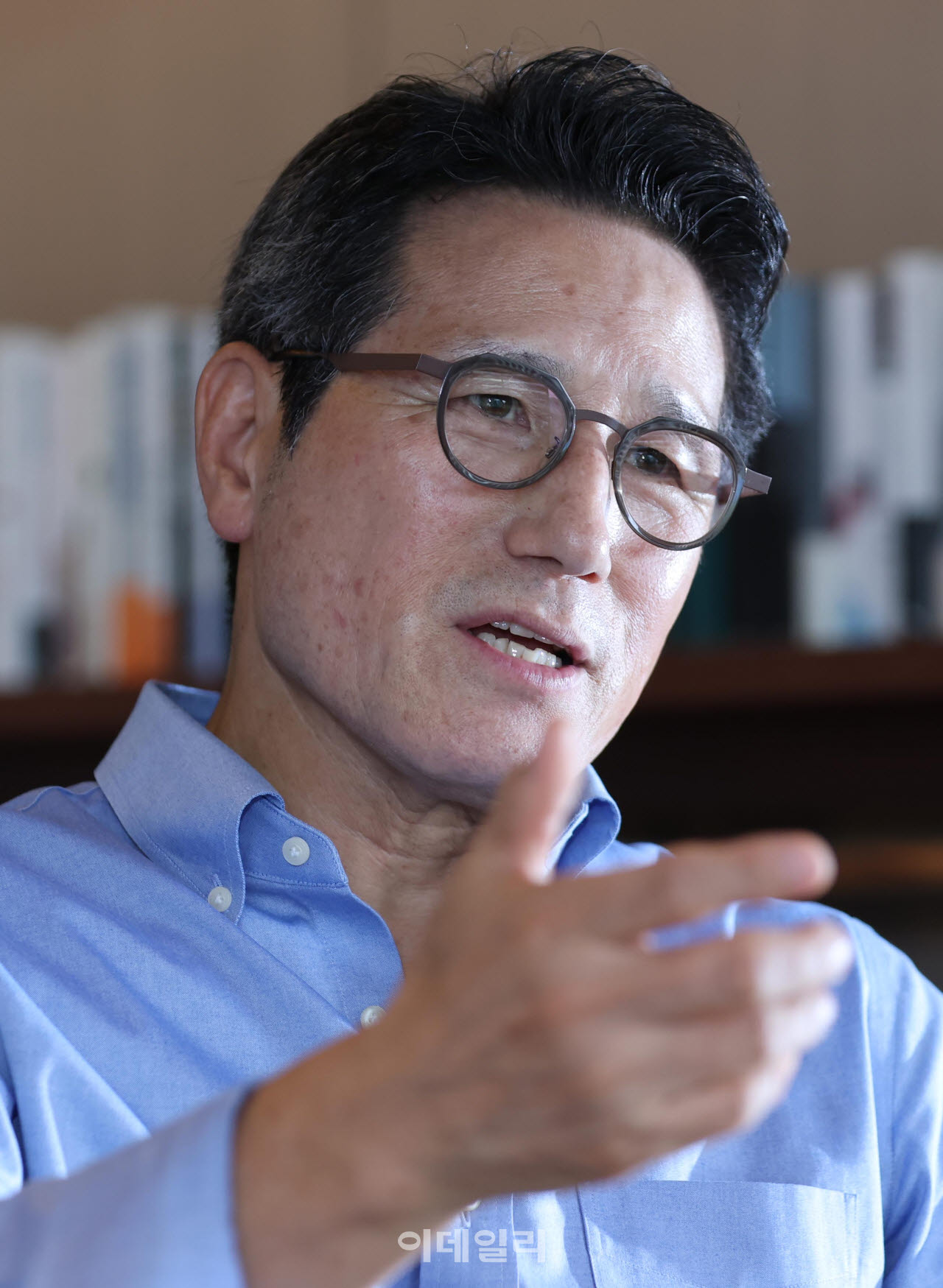 [이데일리 노진환 기자] 정병국 전 문화체육관광부 장관이 18일 서울 종로구 이화동에서 이데일리와 인터뷰를 하고 있다.