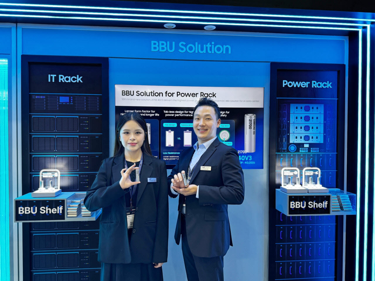 삼성SDI 임직원 모델이 BBU용 배터리를 소개하고 있는 모습 (사진=삼성SDI)