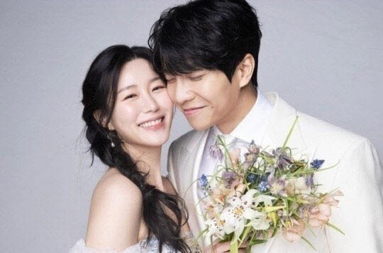 이승기(오른쪽)와 이다인.