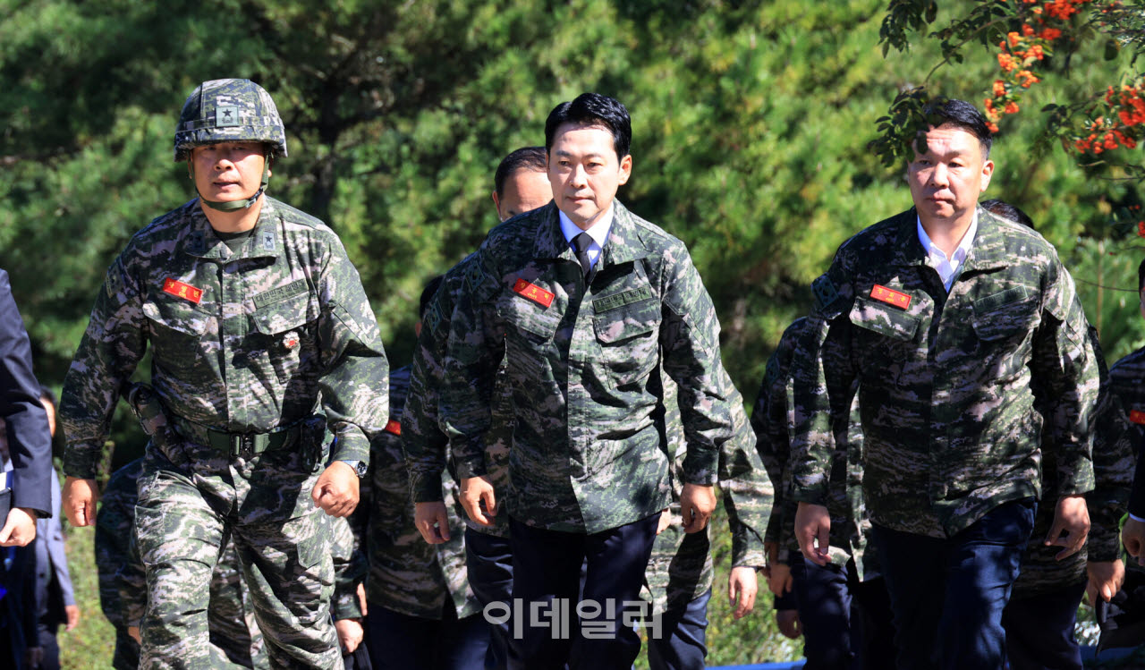 장동혁 국민의힘 대표가 29일 인천 백령도을 방문해 천안함 위령탑을 찾고 있다. (사진=국회사진기자단)