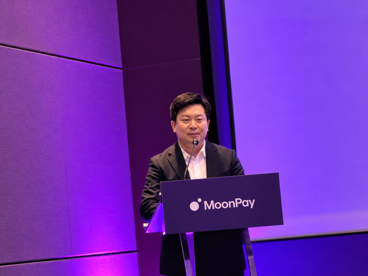 최한결 문페이(MoonPay) 전략총괄이사가 서울 여의도 콘래드 호텔에서 열린 '문페이 미디어데이'에서 발표하고 있다. (사진=정윤영 기자)