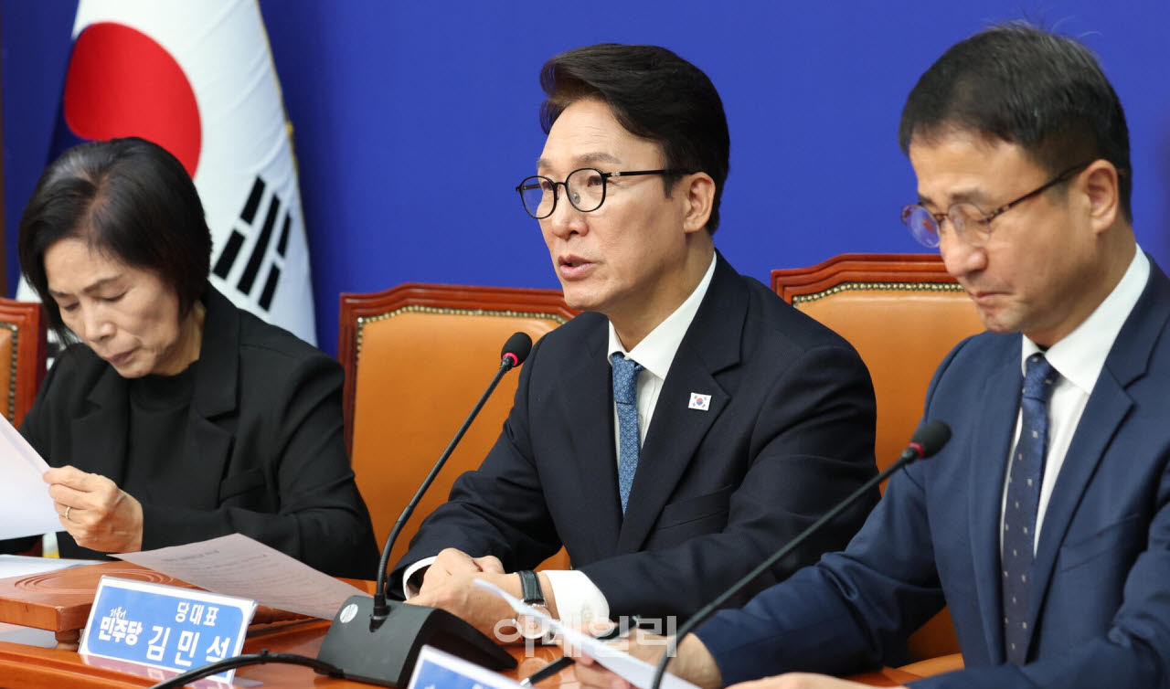 [포토]최고위원회의, '모두발언하는 김민석 대표'