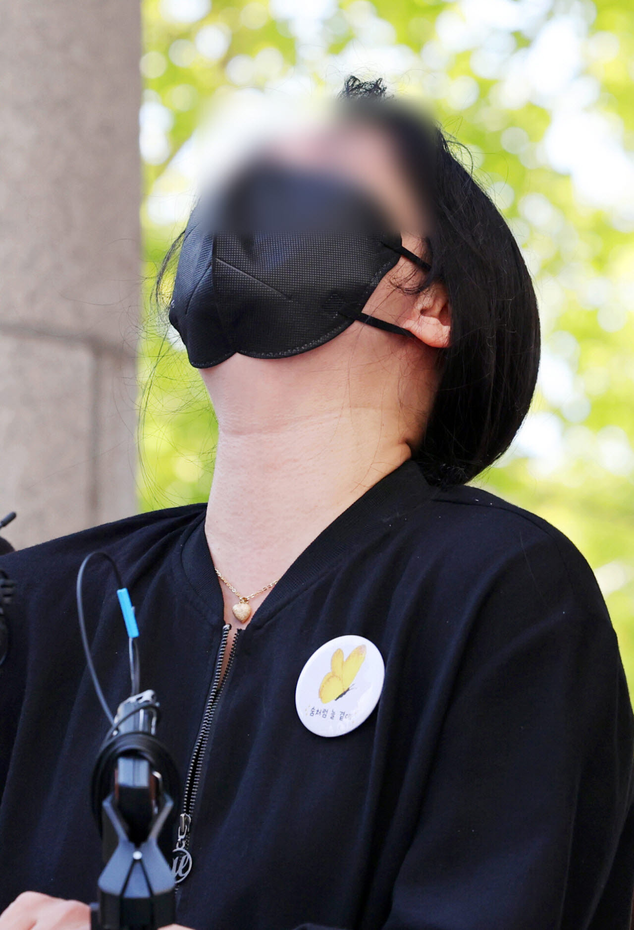 장윤기(23)에게 무기징역이 선고된 30일 오후 광주지방법원 앞에서 고(故) 이채원 양의 유족이 선고 결과에 대한 입장을 발표하면서 오열하고 있다. (사진=연합뉴스)
