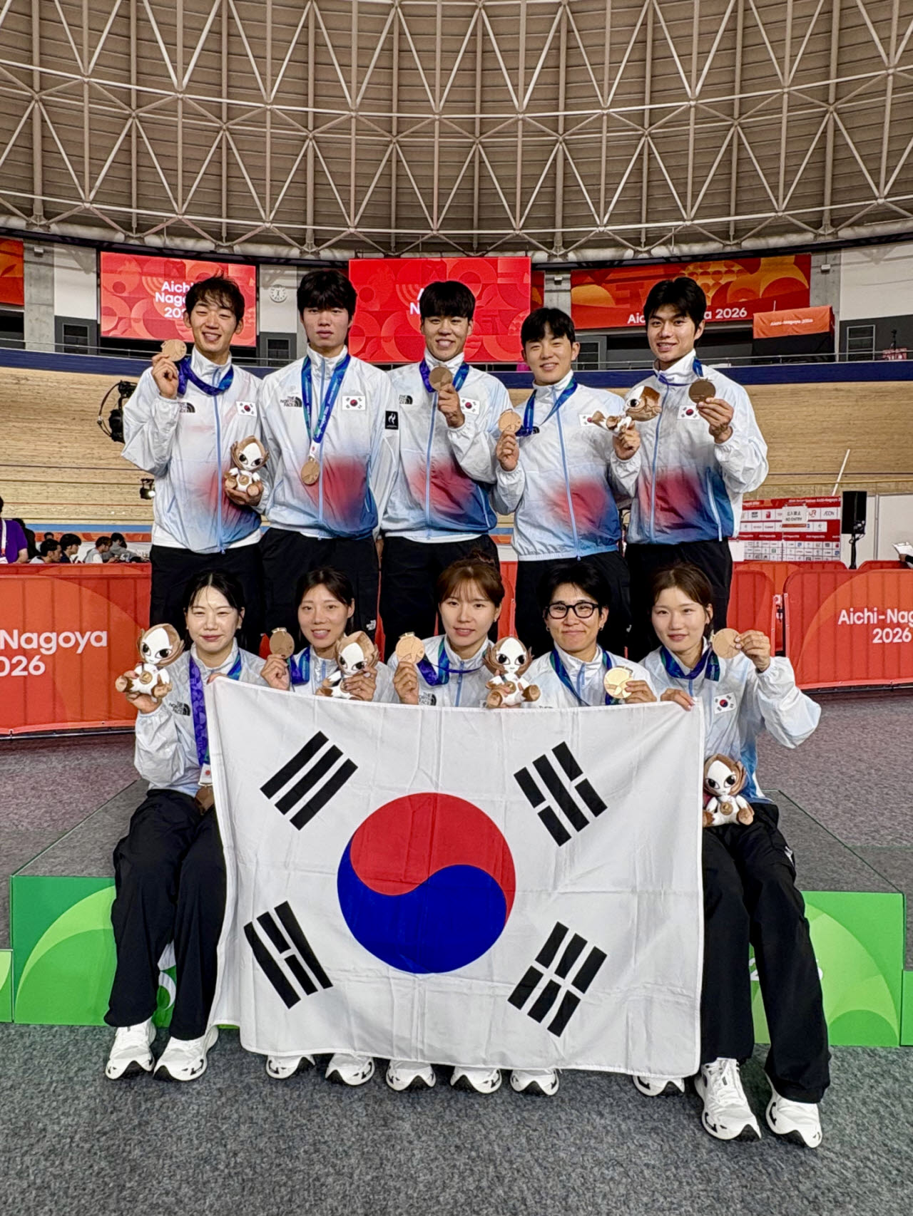 사이클 단체추발에서 나란히 동메달을 따낸 한국 남녀 사이클 대표팀. 사진=대한사이클연맹