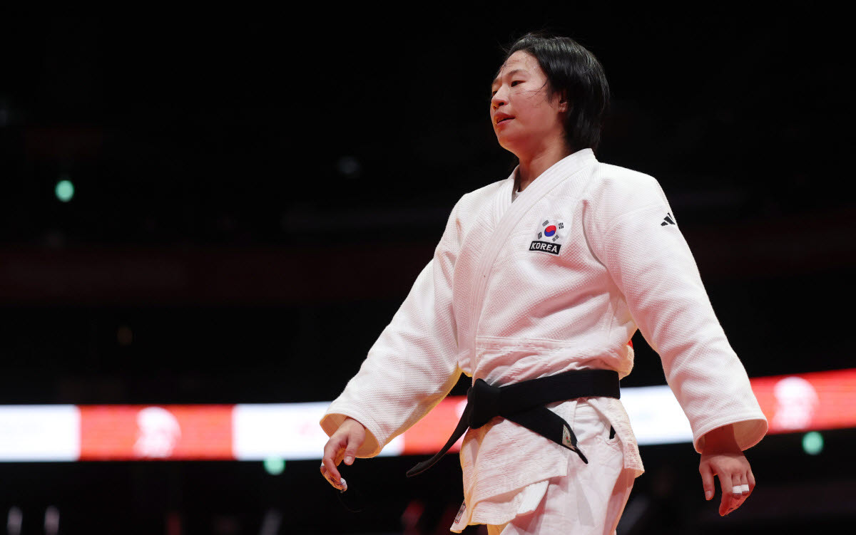 30일 일본 나고야 아이치 인터내셔널 아레나에서 열린 2026 아이치·나고야 아시안게임 유도 여자 52㎏급 결승에서 우즈베키스탄 시타 카담보예바에게 패해 은메달을 획득한 한국 장세윤이 아쉬워하고 있다. 사진=연합뉴스