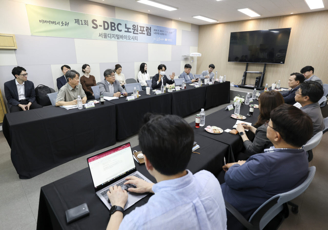 서준오 노원구청장이 30일 열린 S-DBC 노원포럼 이후 참석자들과 간담회를 하고 있다. (사진=노원구)