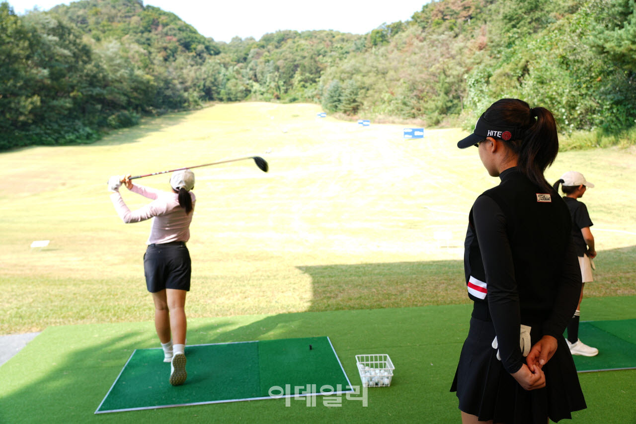 [포토]성아진,티샷 점검중