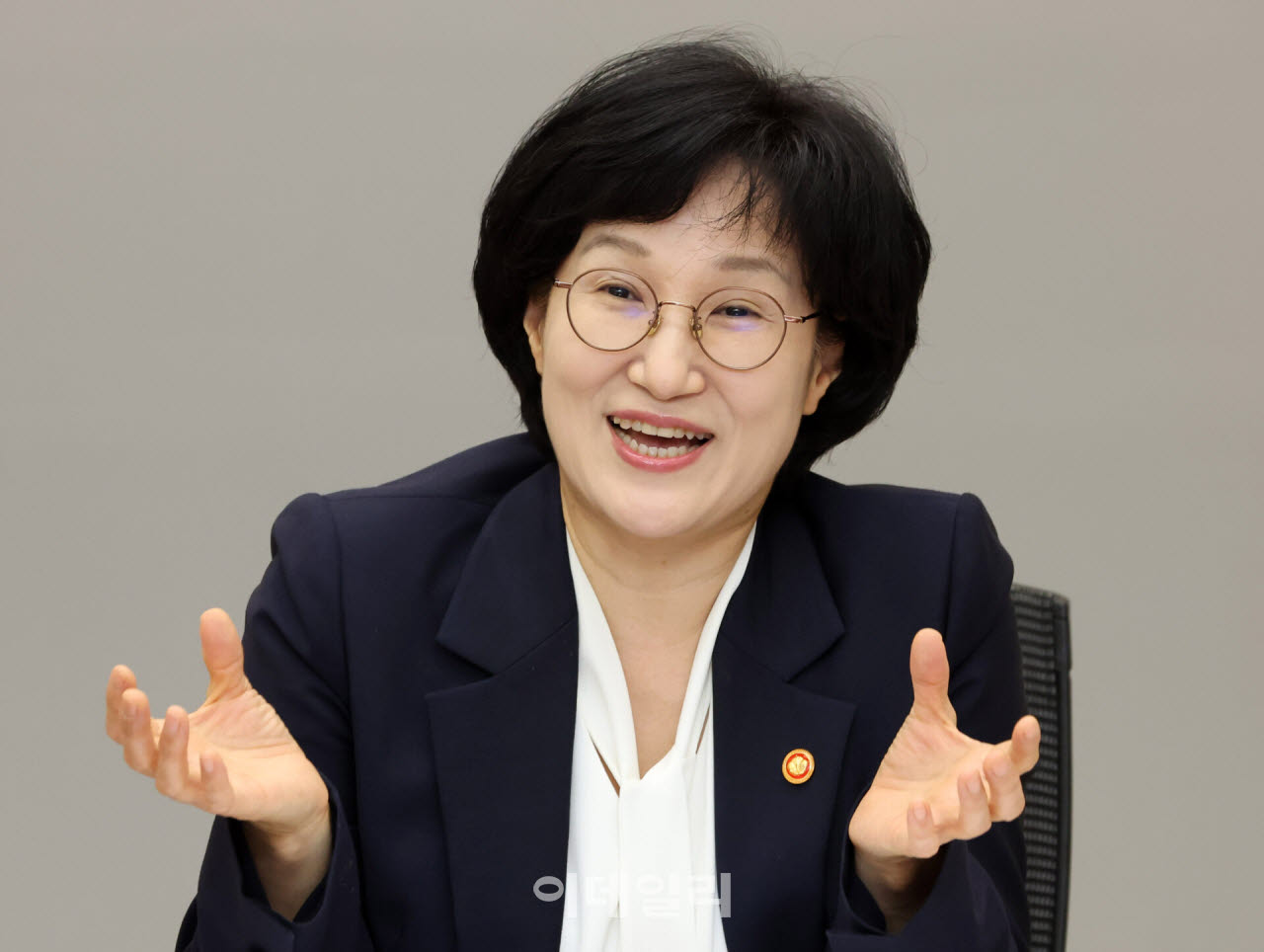 원 장관은 정부가 여러 청년정책과 예산을 만들고 있는데도 정작 청년들이 체감하지 못한다면 왜 그런지 고민해야 한다고 했다. 