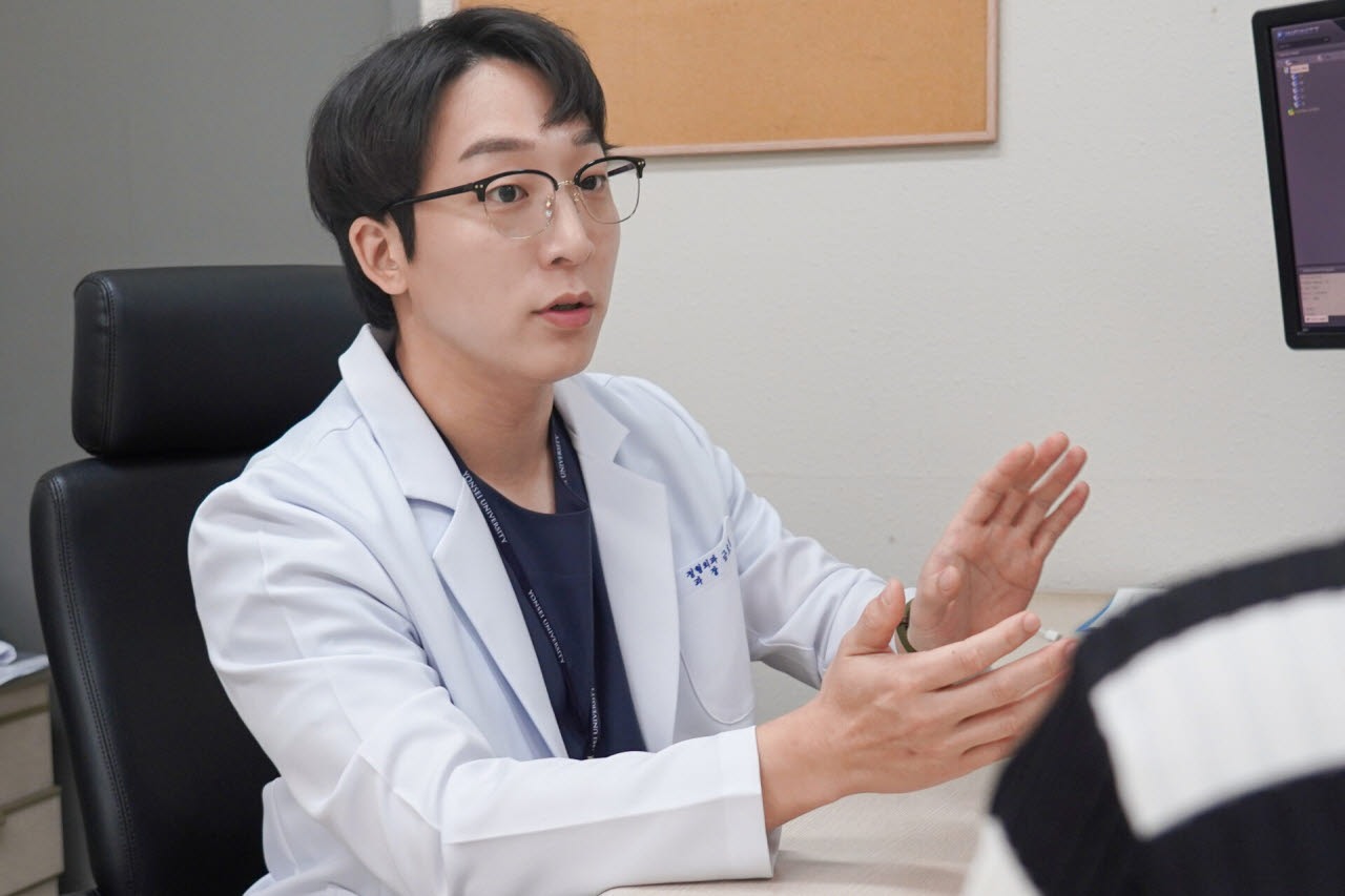 테니스 안 쳐도 생기는 테니스 엘보…반복된 팔 사용이 원인